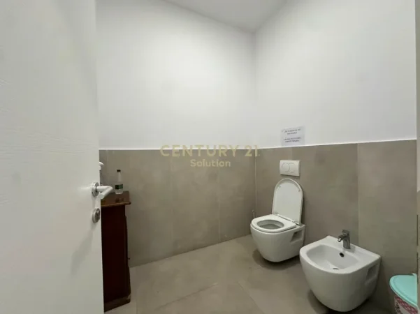 Tirane, shitet magazine Kati 0, 3.427 m² 2.700.000 € (kamez)