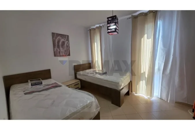 Shqiperi, jepet me qera apartament 1+1 , (Komuna Parisit)