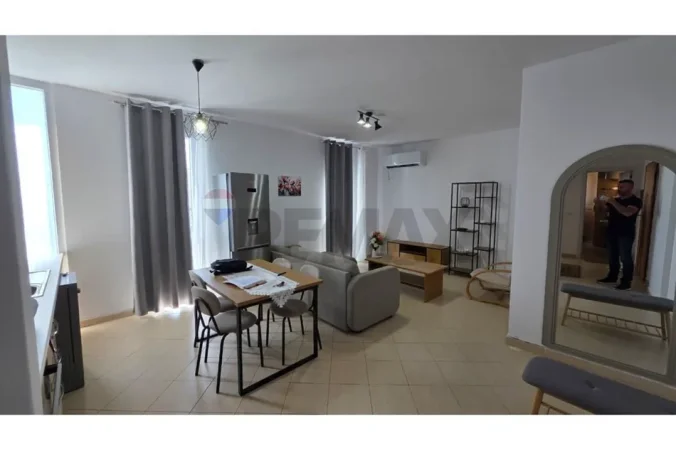 Shqiperi, jepet me qera apartament 1+1 , (Komuna Parisit)