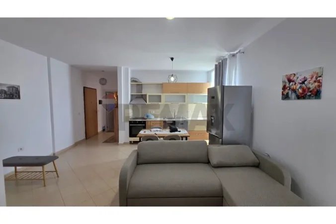 Shqiperi, jepet me qera apartament 1+1 , (Komuna Parisit)