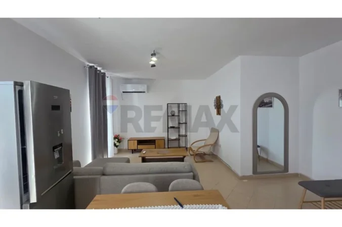 Shqiperi, jepet me qera apartament 1+1 , (Komuna Parisit)