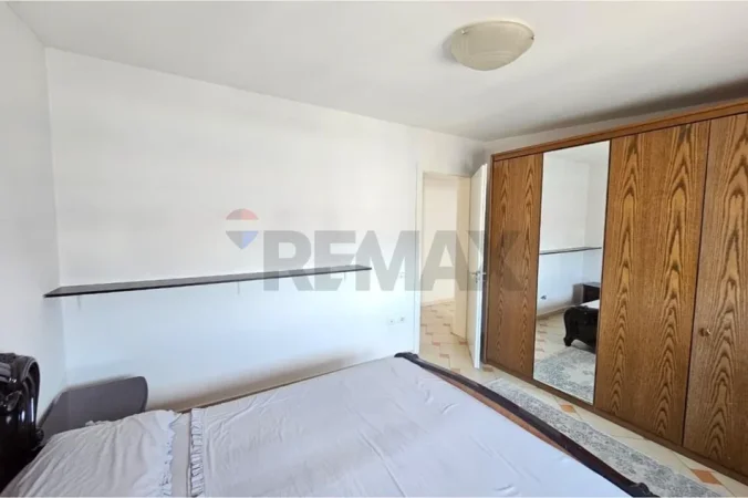 Tirane, jepet me qera apartament 2+1 , (Komuna Parisit)