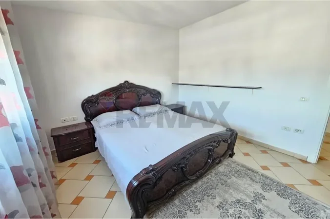 Tirane, jepet me qera apartament 2+1 , (Komuna Parisit)