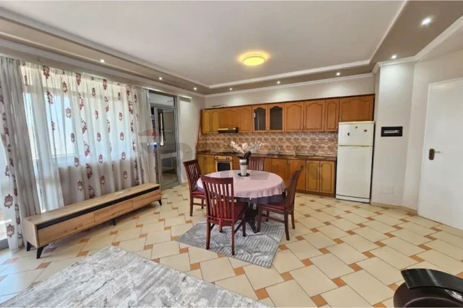 Tirane, jepet me qera apartament 2+1 , (Komuna Parisit)