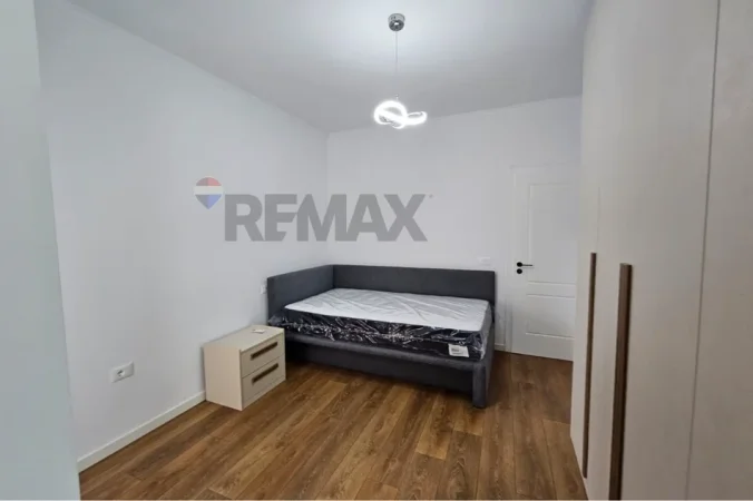 Tirane, jepet me qera apartament 2+1 , 90 m² 