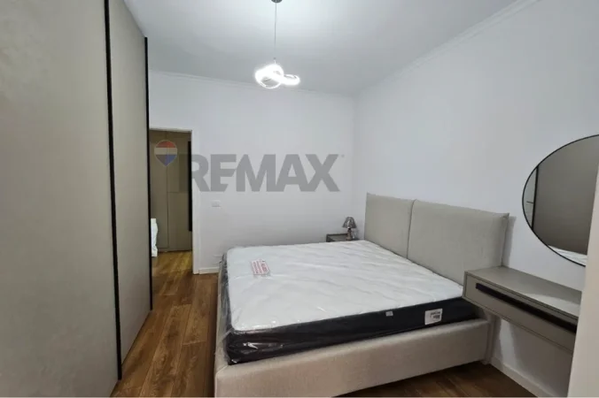 Tirane, jepet me qera apartament 2+1 , 90 m² 
