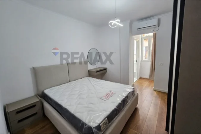 Tirane, jepet me qera apartament 2+1 , 90 m² 