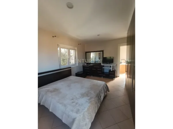 Tirane, jepet me qera apartament 3+1+Ballkon Kati 2, 486 m² 1.100 € (kombinat tek otp)