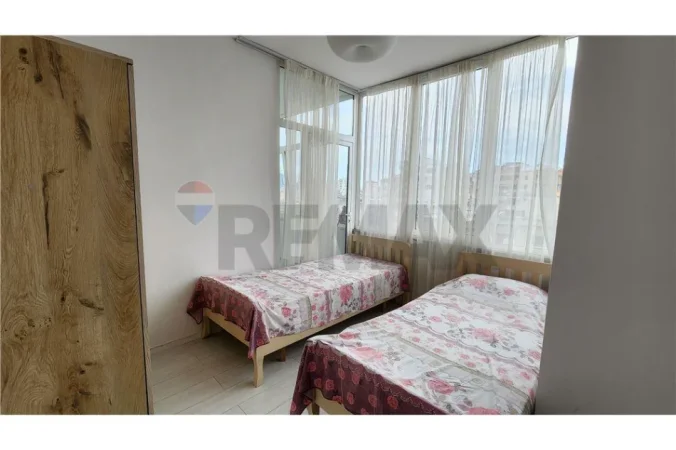 Tirane, jepet me qera apartament 2+1 , 