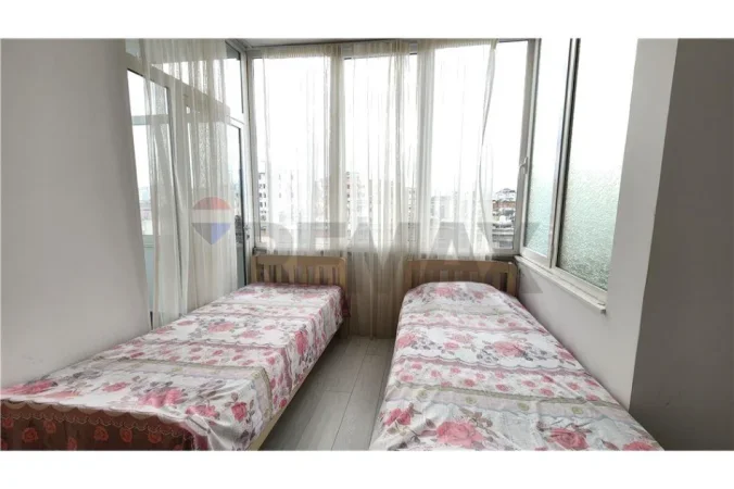 Tirane, jepet me qera apartament 2+1 , 