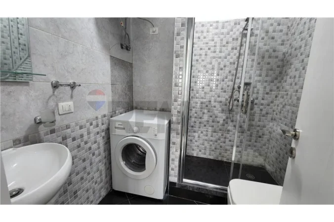 Tirane, jepet me qera apartament 2+1 , 
