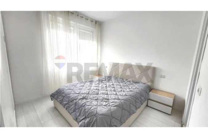 Tirane, jepet me qera apartament 2+1 , 
