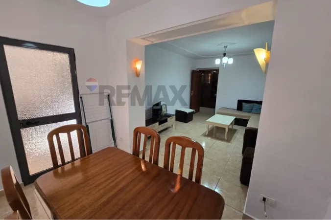 Tirane, jepet me qera apartament 2+1 , 