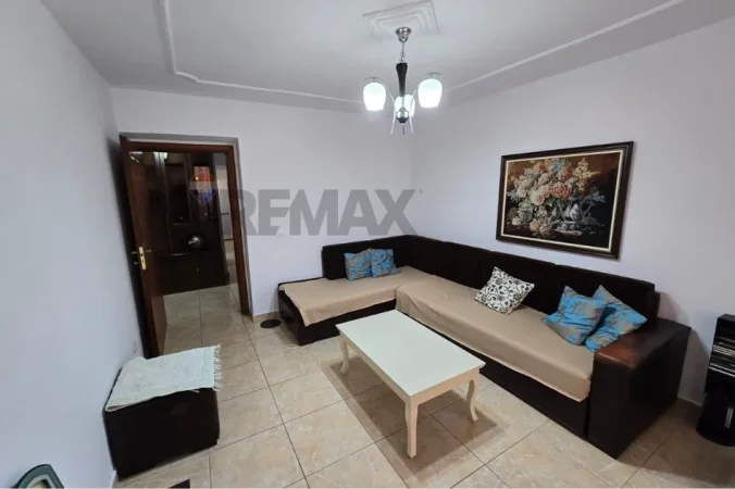 Tirane, jepet me qera apartament 2+1 , 