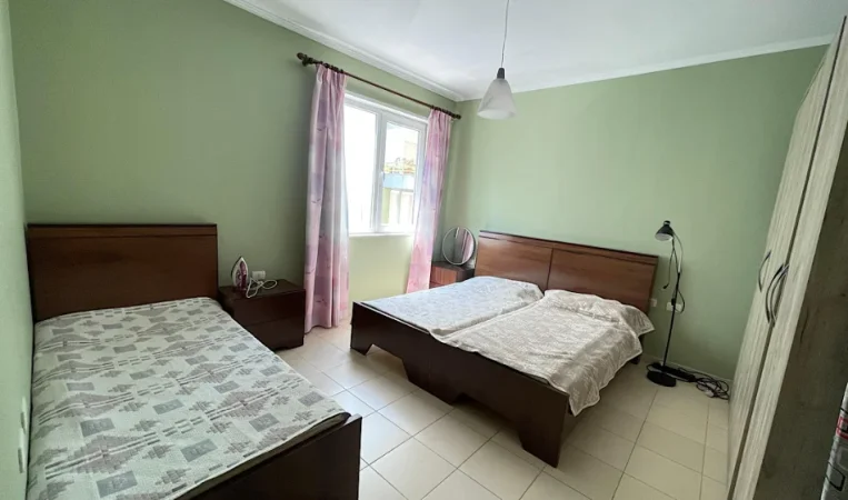 Tirane, jepet me qera apartament 2+1 Kati 1, 116 m² 700 € 