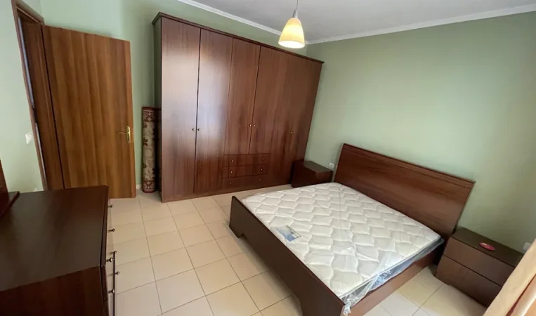 Tirane, jepet me qera apartament 2+1 Kati 1, 116 m² 700 € 
