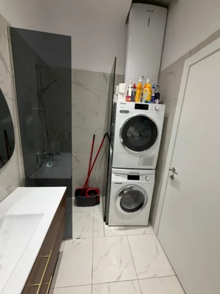 Tirane, shitet apartament 2+1 , 87 m² 220.000 € 