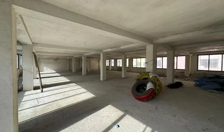 Tirane, jepet me qera zyre Kati 4, 450 m² 1.500 € 