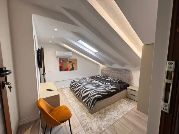 Tirane, jepet me qera apartament duplex 1+1+Ballkon Kati 3, 60 m² 650 € (Rruga e Dibres)