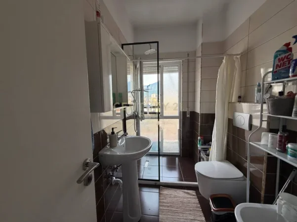 Tirane, shitet apartament 1+1 Kati 6, 75 m² 202.000 € (selvia)