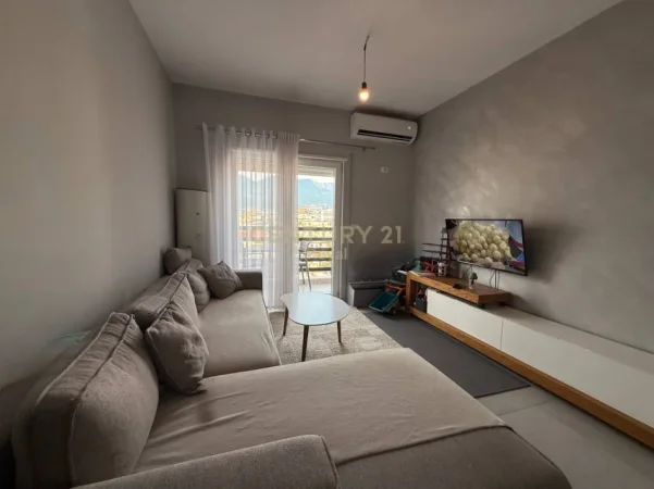 Tirane, shitet apartament 1+1 Kati 6, 75 m² 202.000 € (selvia)