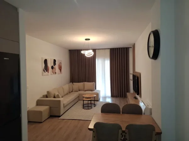 Tirane, jepet me qera apartament 2+1+Aneks+Ballkon Kati 5, 100 m² 700 €