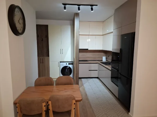 Tirane, jepet me qera apartament 2+1+Aneks+Ballkon Kati 5, 100 m² 700 €