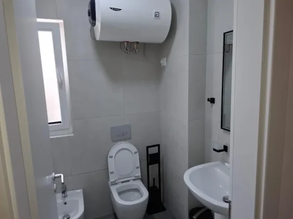 Tirane, jepet me qera apartament 2+1+Aneks+Ballkon Kati 5, 100 m² 700 €