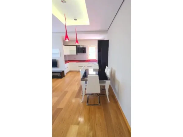 Shitet, Apartament 2+1+2, Liqeni i Thate, Tirane. 0696069906