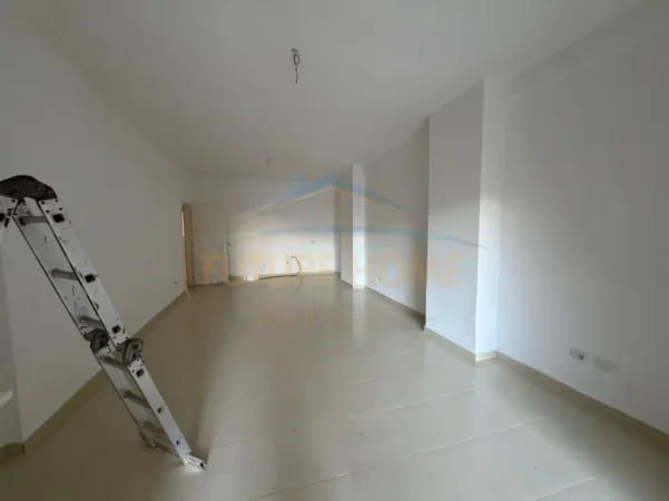 Shitet Apartament 2+1,Ish Urt-ja,Durres 0696069906