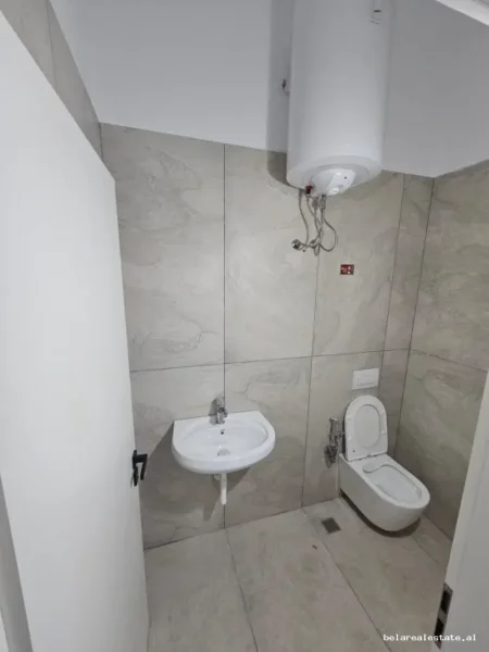 Tirane, jepet me qera dyqan Kati 0, 48 m² 470 € (jordan misja)
