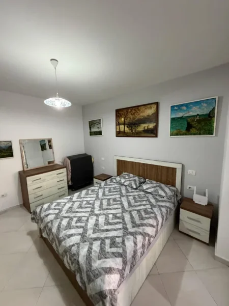 Tirane, jepet me qera garsonier Kati 1, 40 m² 400 € (Rruga Fortuzi)