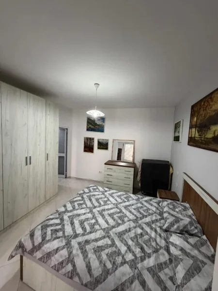 Tirane, jepet me qera garsonier Kati 1, 40 m² 400 € (Rruga Fortuzi)