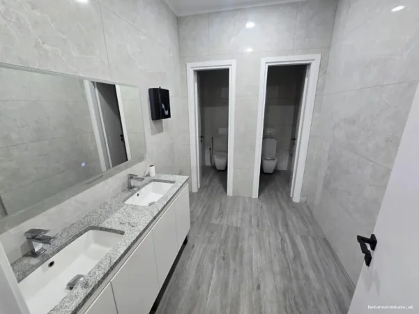 Tirane, jepet me qera zyre Kati 2, 400 m² 5.200 € (rruga e dibres)