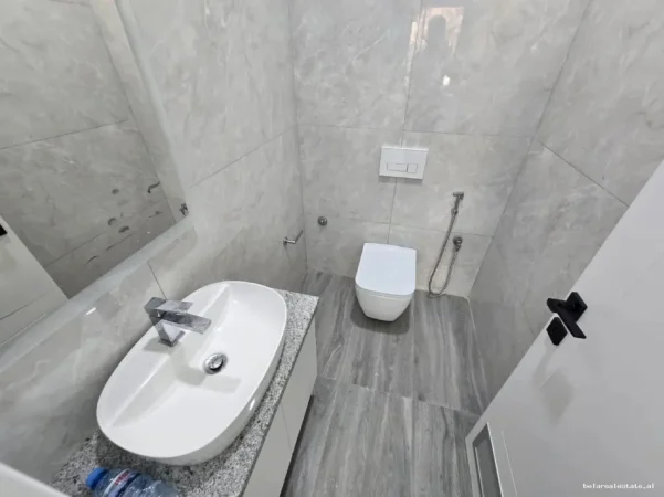 Tirane, jepet me qera zyre Kati 2, 400 m² 5.200 € (rruga e dibres)