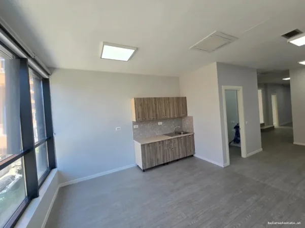 Tirane, jepet me qera zyre Kati 2, 400 m² 5.200 € (rruga e dibres)
