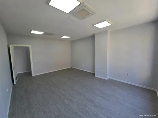Tirane, jepet me qera zyre Kati 2, 400 m² 5.200 € (rruga e dibres)