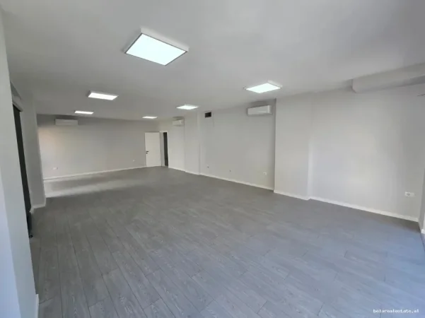 Tirane, jepet me qera zyre Kati 2, 400 m² 5.200 € (rruga e dibres)