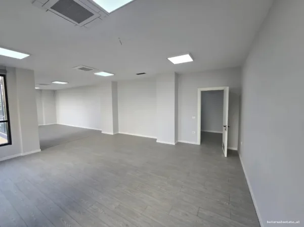 Tirane, jepet me qera zyre Kati 2, 400 m² 5.200 € (rruga e dibres)