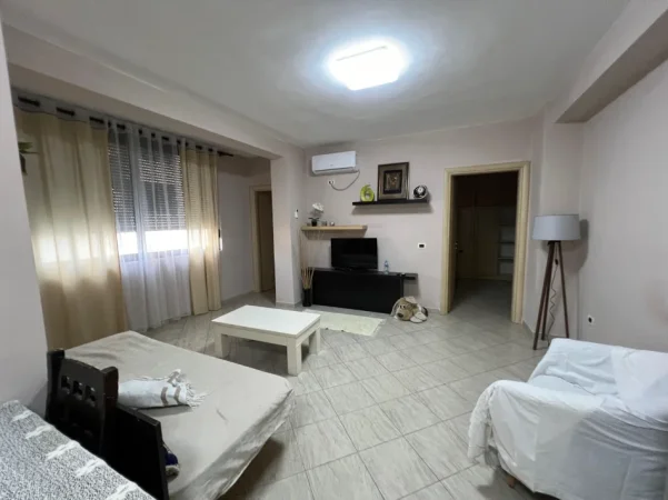 Tirane, jepet me qera apartament 2+1 Kati 4, 70 m² 680 € 