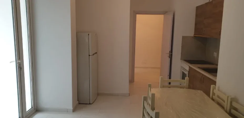 Tirane, shitet apartament 1+1+Ballkon Kati 1, 59 m² (Rruga Tre Vellezerit Kondi)