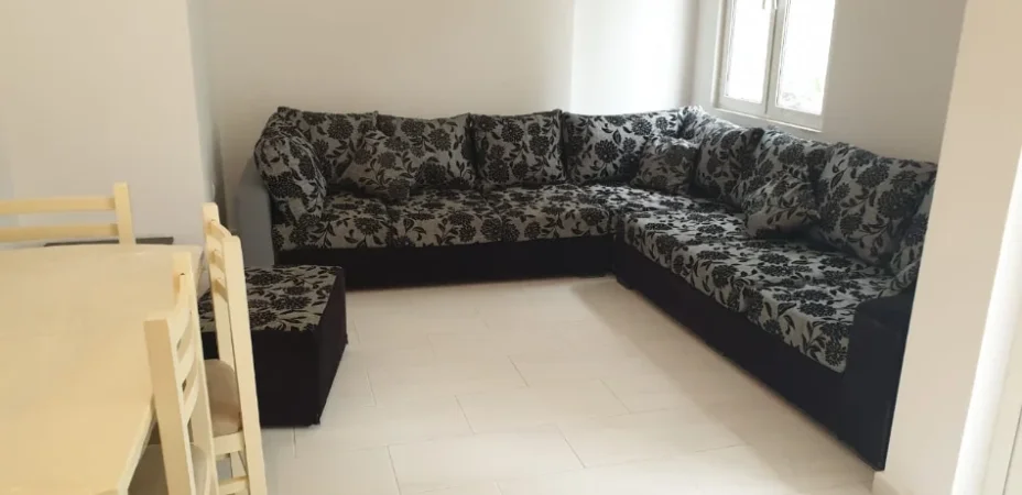 Tirane, shitet apartament 1+1+Ballkon Kati 1, 59 m² (Rruga Tre Vellezerit Kondi)