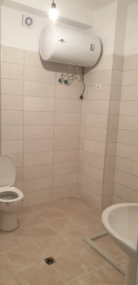 Tirane, shitet apartament 2+1+Ballkon Kati 1, 78 m² (Rruga Tre Vellezerit Kondi)
