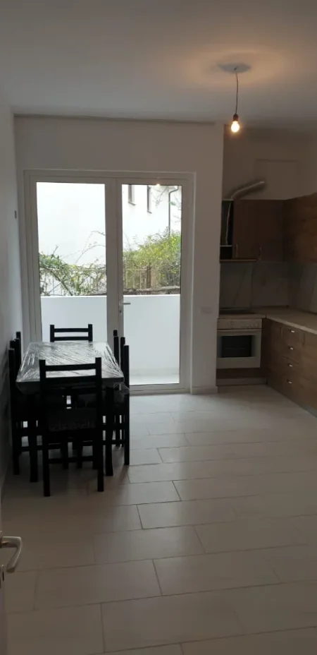 Tirane, shitet apartament 2+1+Ballkon Kati 1, 78 m² (Rruga Tre Vellezerit Kondi)