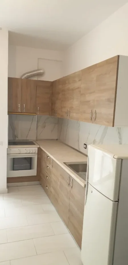 Tirane, shitet apartament 2+1+Ballkon Kati 1, 78 m² (Rruga Tre Vellezerit Kondi)