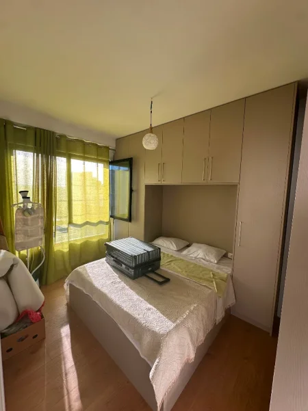 Tirane, jepet me qera apartament 1+1 Kati 6, 65 m² 500 € (Rruga e Dibres)
