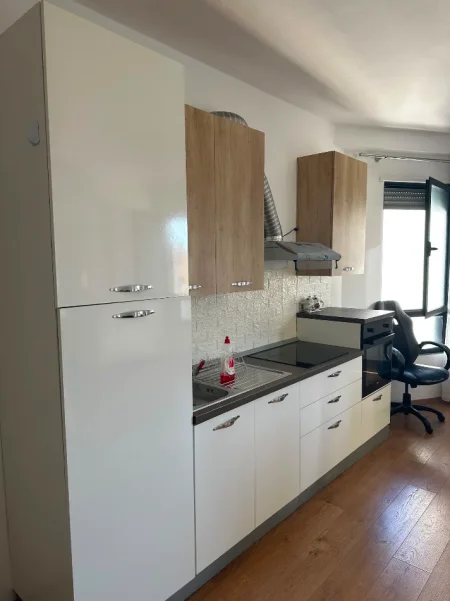 Tirane, jepet me qera apartament 1+1 Kati 6, 65 m² 500 € (Rruga e Dibres)