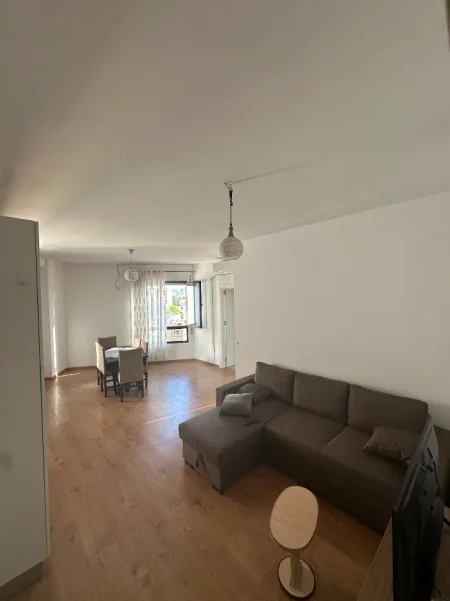 Tirane, jepet me qera apartament 1+1 Kati 6, 65 m² 500 € (Rruga e Dibres)