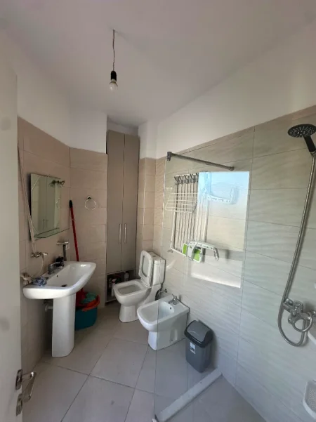 Tirane, jepet me qera apartament 1+1 Kati 6, 65 m² 500 € (Rruga e Dibres)