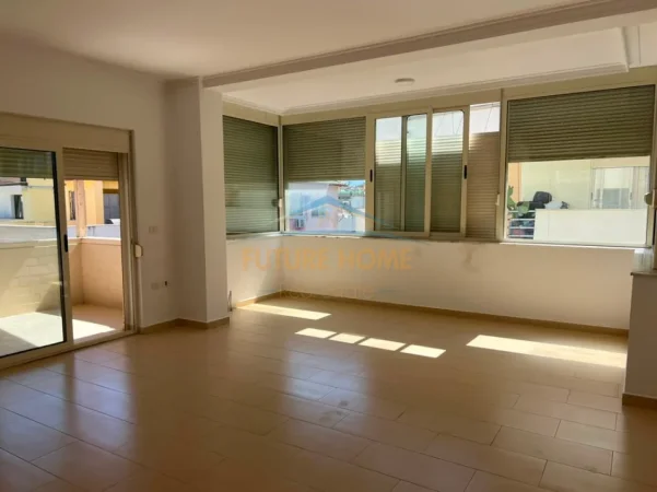 Tirane, jepet me qera apartament 2+1+Ballkon Kati 4, 120 m² 590 € (Kodra e Diellit)